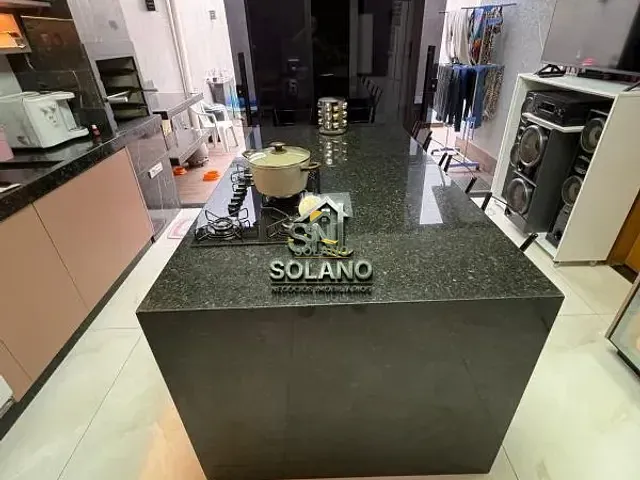 Casa com 200m² 3 quartos e 3 banheiros, à venda, no bairro Parque das Flores em Goiânia