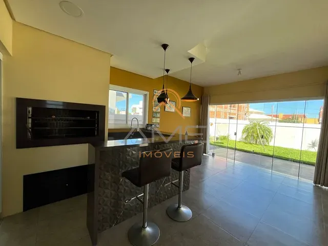 Casa com 423m² 3 quartos e 3 banheiros, à venda, no bairro Laranjal em Pelotas