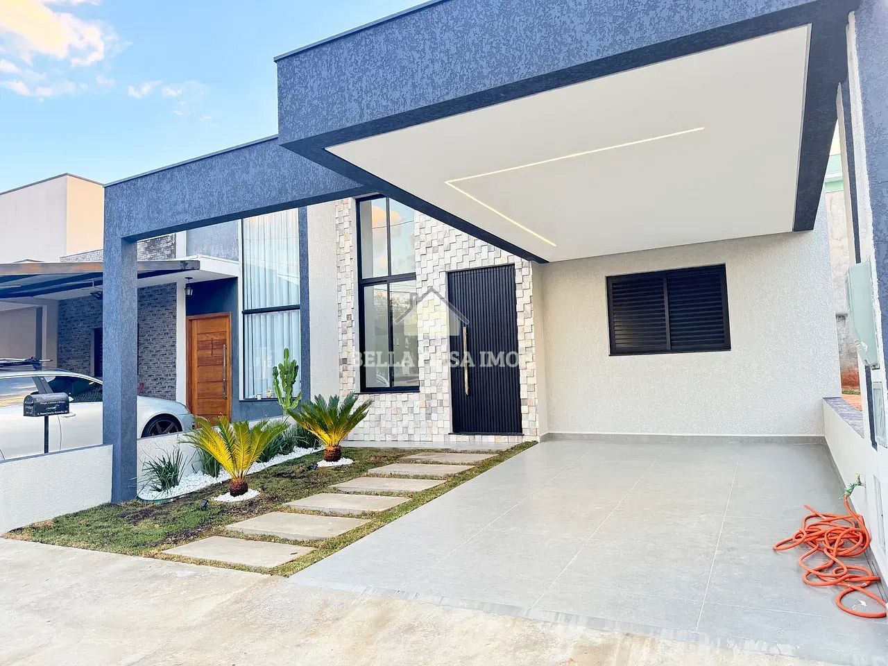 Casa à venda com 3 quartos, 115m² - Foto 1
