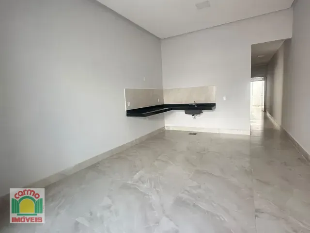 Casa 3 quartos e 2 banheiros, à venda, no bairro Residencial Flamboyant em Anápolis