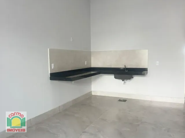Casa 3 quartos e 2 banheiros, à venda, no bairro Residencial Flamboyant em Anápolis
