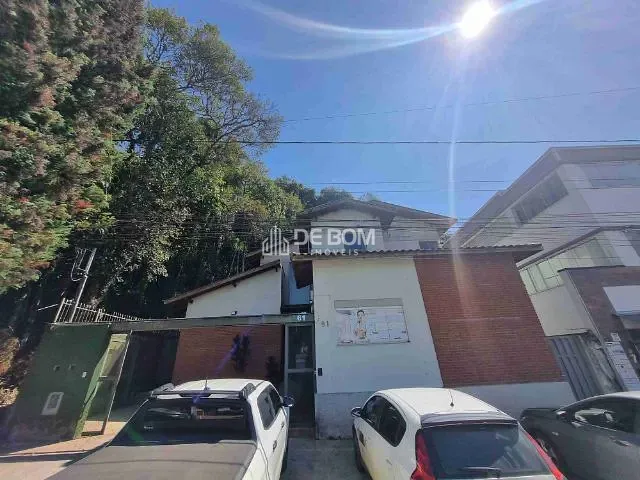 Casa com 225m², para alugar, no bairro Centro em Poços de Caldas