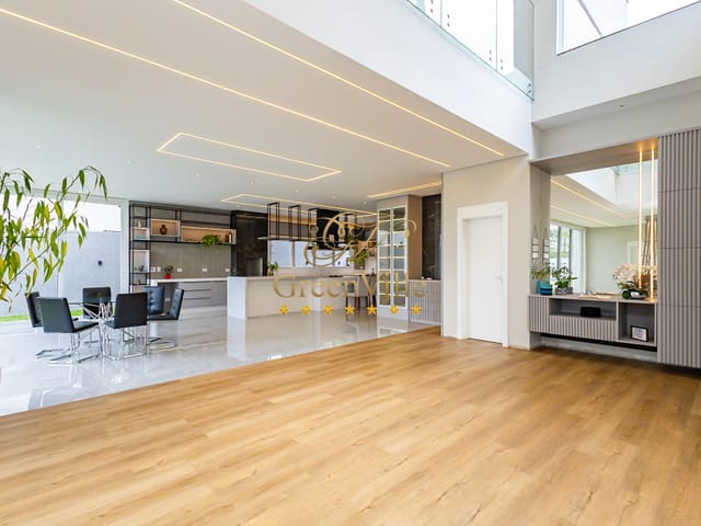 Casa com 887m² 5 quartos e 6 banheiros, à venda, no bairro Augusta em Curitiba