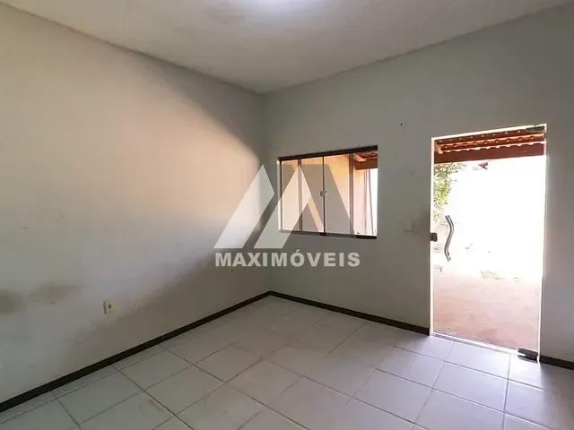 Casa 3 quartos e 1 banheiro, para alugar, no bairro Juparana em Araçuaí