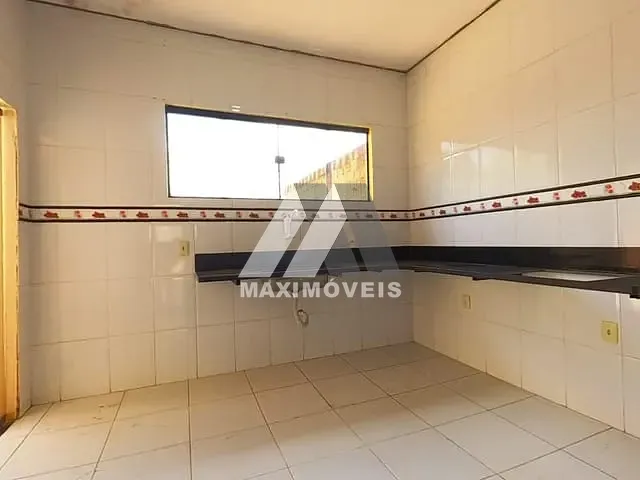 Casa 3 quartos e 1 banheiro, para alugar, no bairro Juparana em Araçuaí