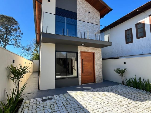 Casa com 145m² 4 quartos e 3 banheiros, à venda, no bairro São João do Rio Vermelho em Florianópolis