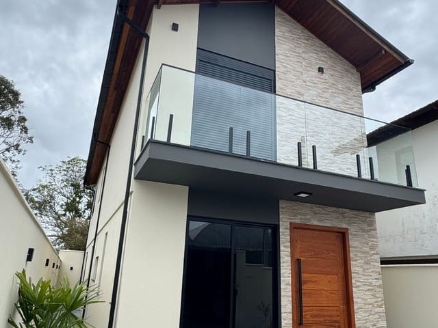 Casa com 145m² 4 quartos e 3 banheiros, à venda, no bairro São João do Rio Vermelho em Florianópolis