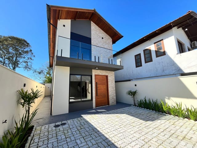 Casa com 145m² 4 quartos e 3 banheiros, à venda, no bairro São João do Rio Vermelho em Florianópolis