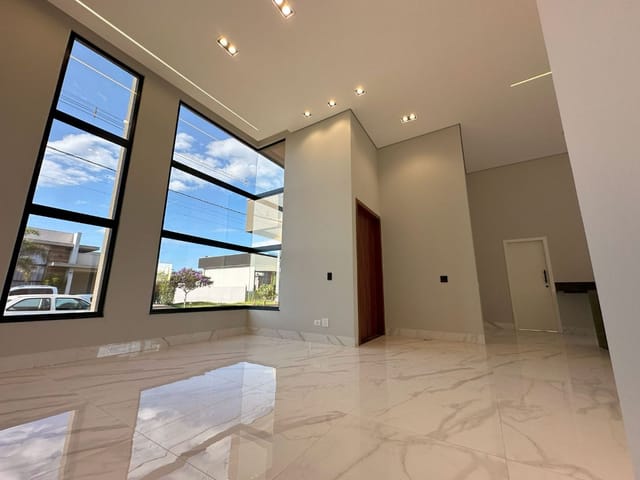 Casa com 300m² 3 quartos e 1 banheiro, à venda, no bairro Vila Salomé em Cambé