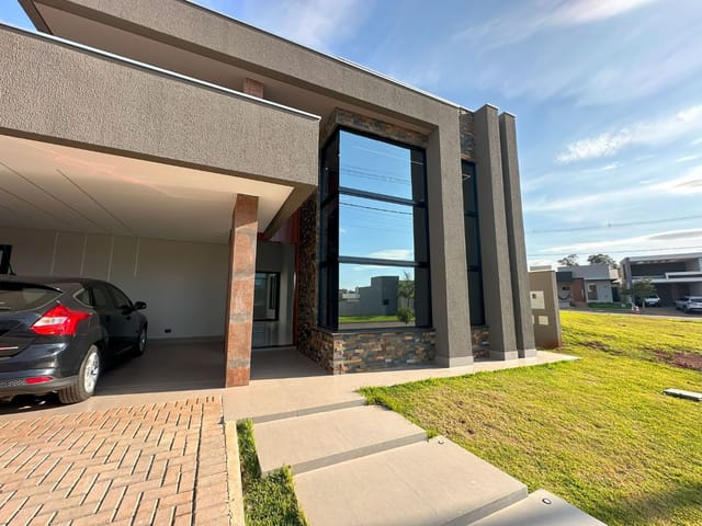 Casa com 300m² 3 quartos e 1 banheiro, à venda, no bairro Vila Salomé em Cambé