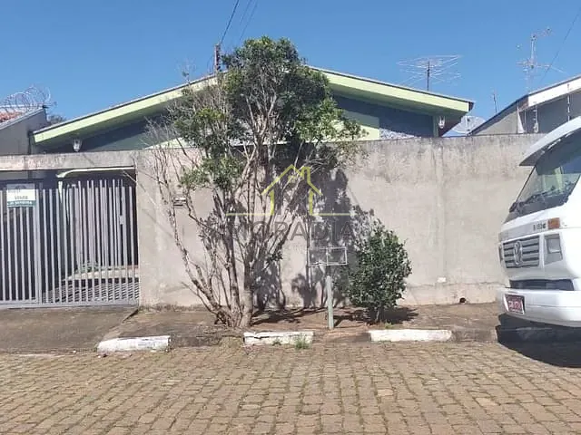 Casa com 250m² 3 quartos e 1 banheiro, à venda, no bairro Planalto em Guaxupé