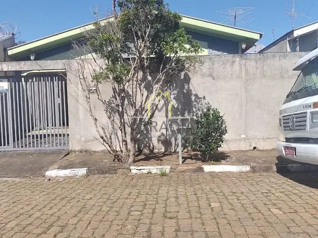 Casa com 250m² 3 quartos e 1 banheiro, à venda, no bairro Planalto em Guaxupé