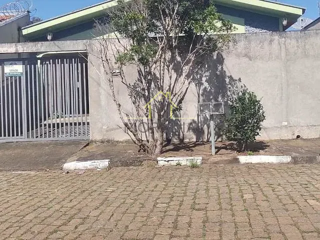 Casa com 250m² 3 quartos e 1 banheiro, à venda, no bairro Planalto em Guaxupé