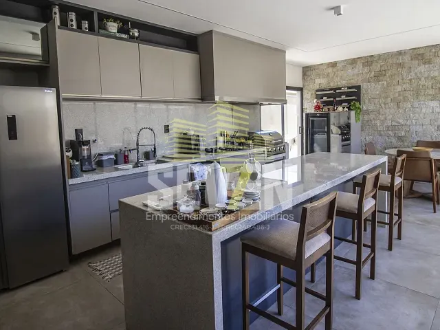 Casa com 300m² 3 quartos e 5 banheiros, à venda, no bairro Villa de Leon I em Piratininga