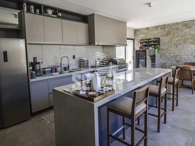 Casa com 300m² 3 quartos e 5 banheiros, à venda, no bairro Villa de Leon I em Piratininga