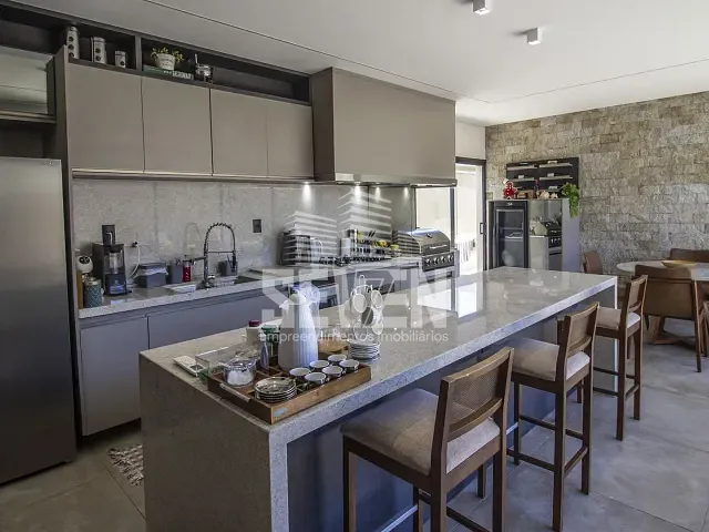 Casa com 300m² 3 quartos e 5 banheiros, à venda, no bairro Villa de Leon I em Piratininga