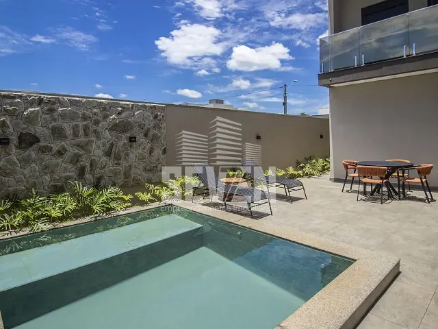 Casa com 300m² 3 quartos e 5 banheiros, à venda, no bairro Villa de Leon I em Piratininga