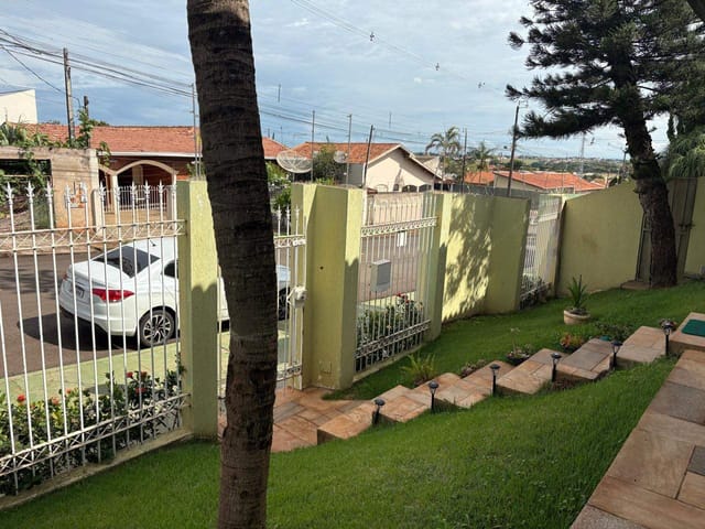 Casa com 360m² 3 quartos e 3 banheiros, à venda, no bairro Vale de San Izidro em Londrina