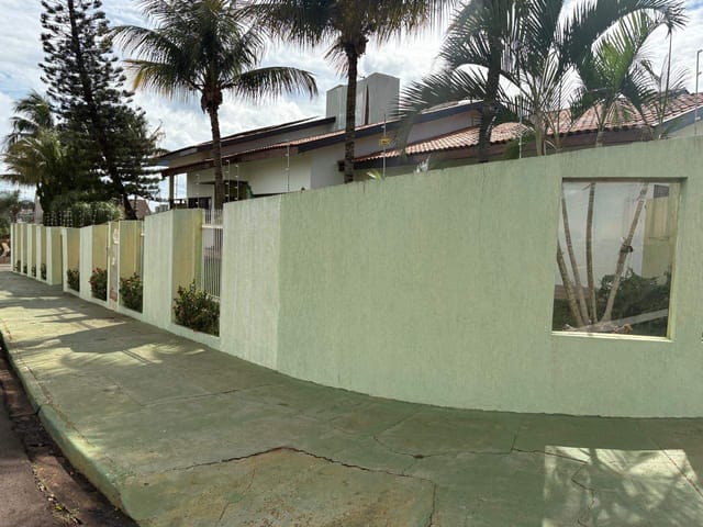 Casa com 360m² 3 quartos e 3 banheiros, à venda, no bairro Vale de San Izidro em Londrina