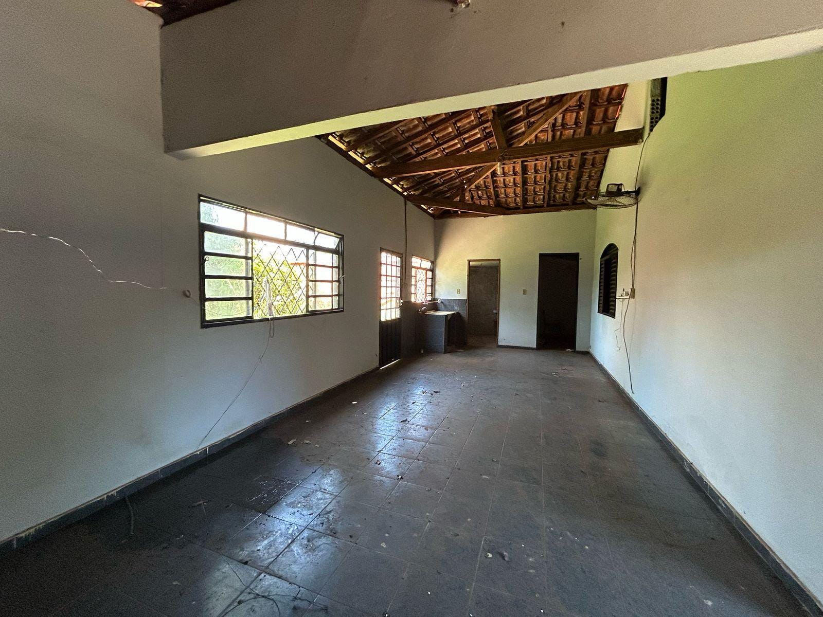 Casa à venda com 3 quartos, 180m² - Foto 1