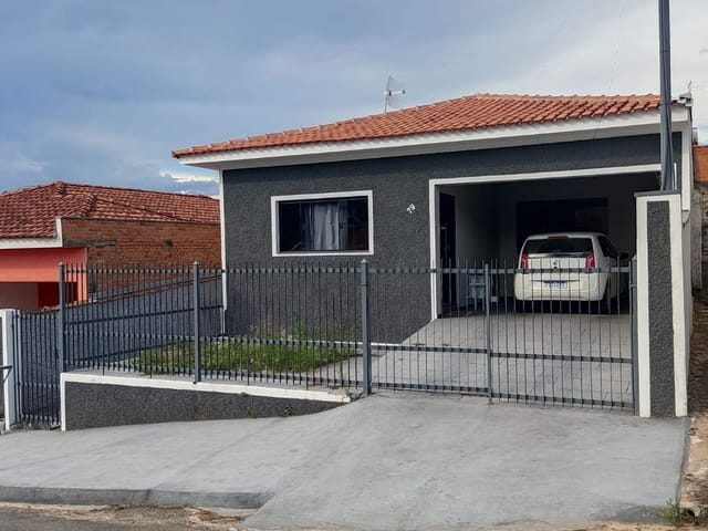 Casa com 250m² 3 quartos e 1 banheiro, à venda, no bairro Jardim Nova Estancia em Caconde