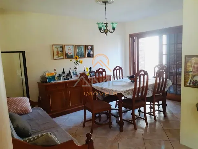 Casa com 627m² 3 quartos e 3 banheiros, à venda, no bairro Areal em Pelotas