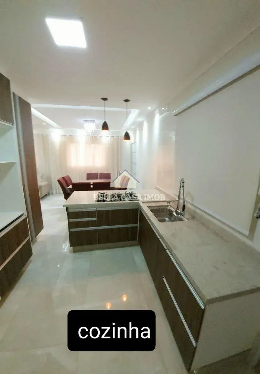 Casa à venda com 4 quartos, 250m² - Foto 2