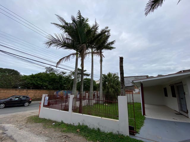 Foto do Casa - Locação Anual: Casa com Piscina a Poucos Passos da Praia no Morro das Pedras – Florianópolis, SC | Costão Sul Imóveis