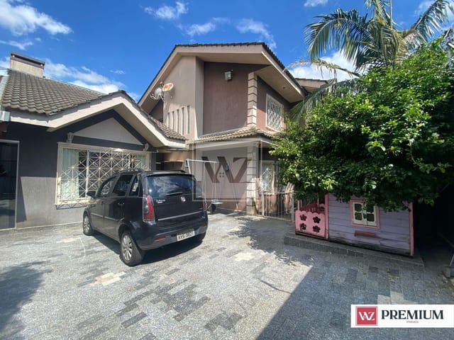 Casa com 462m² 3 quartos e 4 banheiros, à venda ou para alugar, no bairro Uvaranas em Ponta Grossa