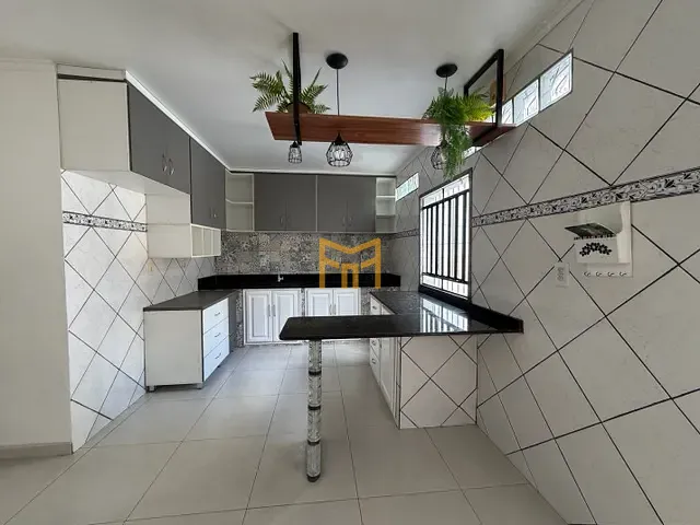 Casa 5 quartos e 4 banheiros, para alugar, no bairro Souza em Belém