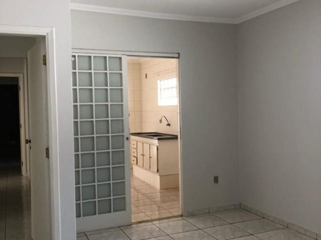 Casa com 300m² 3 quartos e 1 banheiro, à venda, no bairro Centro em Birigüi