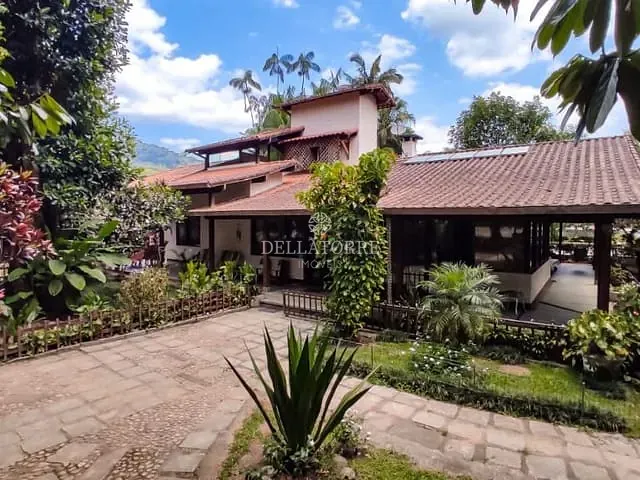 Casa com 4000m² 4 quartos e 6 banheiros, à venda, no bairro Quinta Mariana em Guapimirim