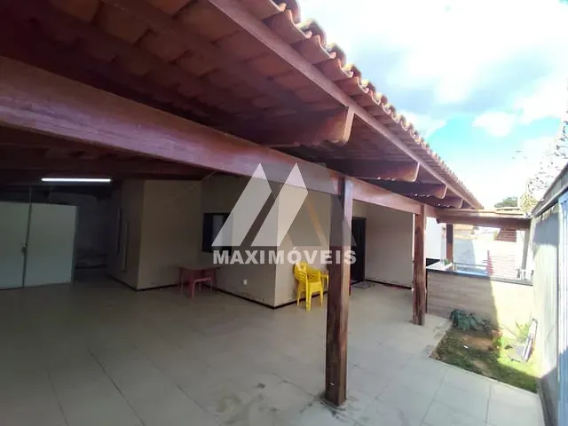 Casa com 180m² 2 quartos e 1 banheiro, à venda, no bairro São Francisco em Araçuaí