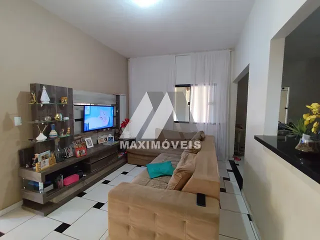 Casa com 180m² 2 quartos e 1 banheiro, à venda, no bairro São Francisco em Araçuaí