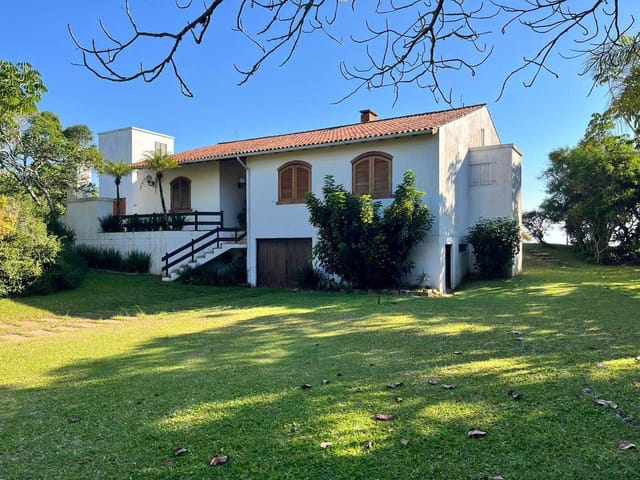 Casa com 20000m² 4 quartos e 3 banheiros, para alugar, no bairro Ponta das Canas em Florianópolis