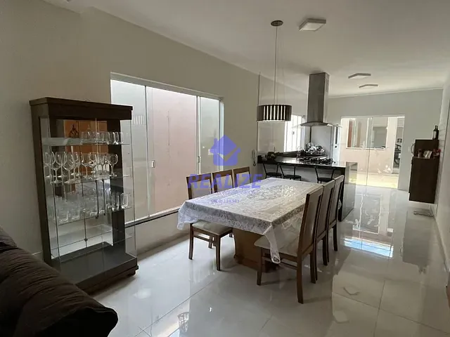 Casa com 250m² 3 quartos e 3 banheiros, à venda, no bairro Residencial Ouro Verde em Botucatu