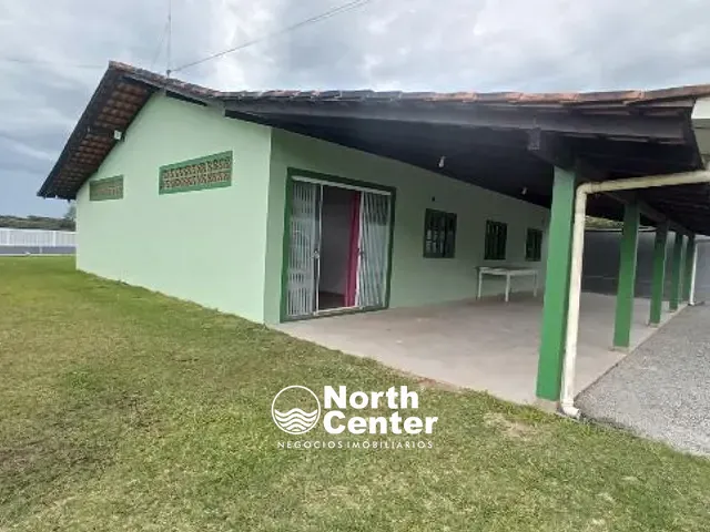 Casa 3 quartos e 2 banheiros, para alugar, no bairro Barra do Itapocu em Araquari