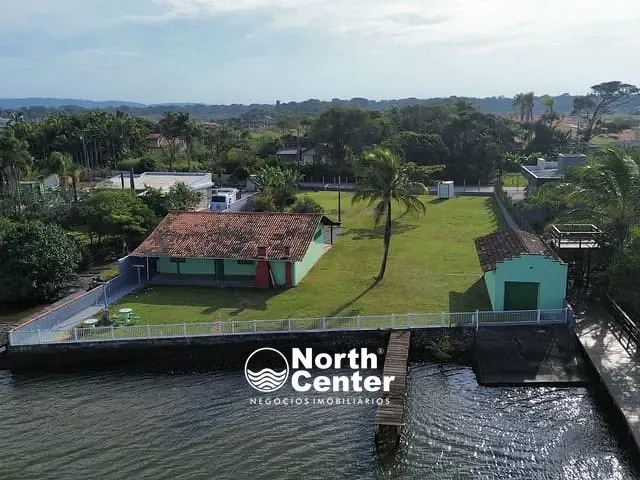 Casa 3 quartos e 2 banheiros, para alugar, no bairro Barra do Itapocu em Araquari