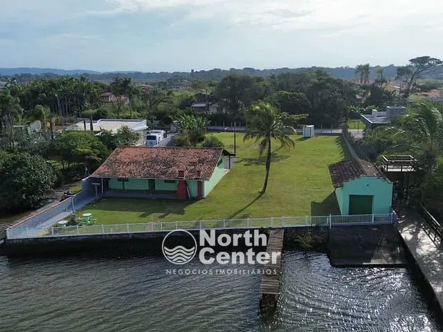 Casa 3 quartos e 2 banheiros, para alugar, no bairro Barra do Itapocu em Araquari
