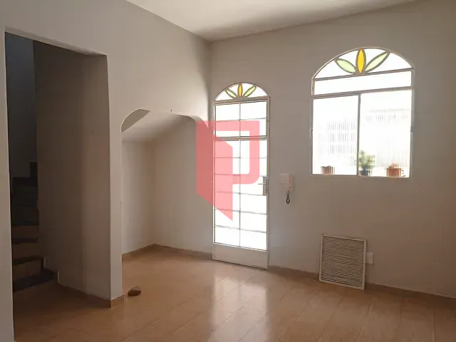 Casa com 80m² 2 quartos e 2 banheiros, para alugar, no bairro Alto Caiçaras em Belo Horizonte
