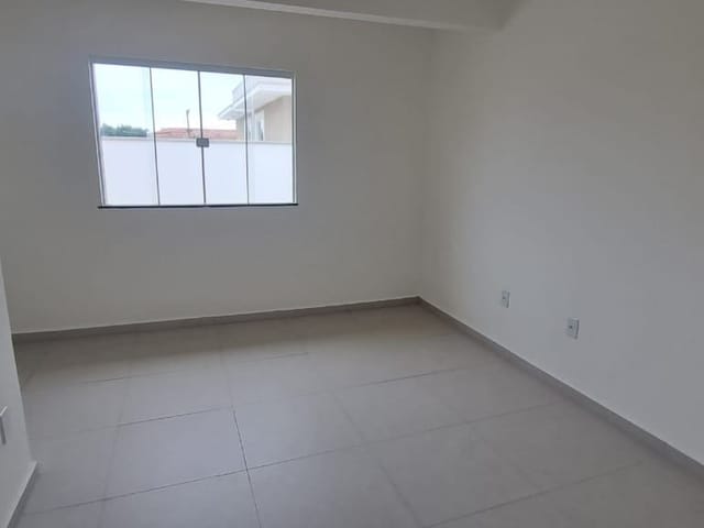 Casa 2 quartos e 2 banheiros, à venda, no bairro Ouro Verde em Rio das Ostras
