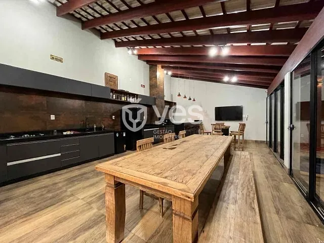 Casa com 450m² 3 quartos e 3 banheiros, à venda, no bairro Vila Silvéria em Araxá