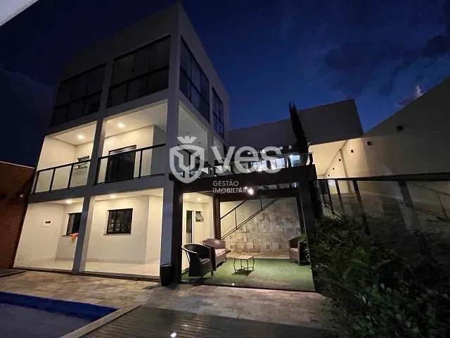 Casa com 450m² 3 quartos e 3 banheiros, à venda, no bairro Vila Silvéria em Araxá