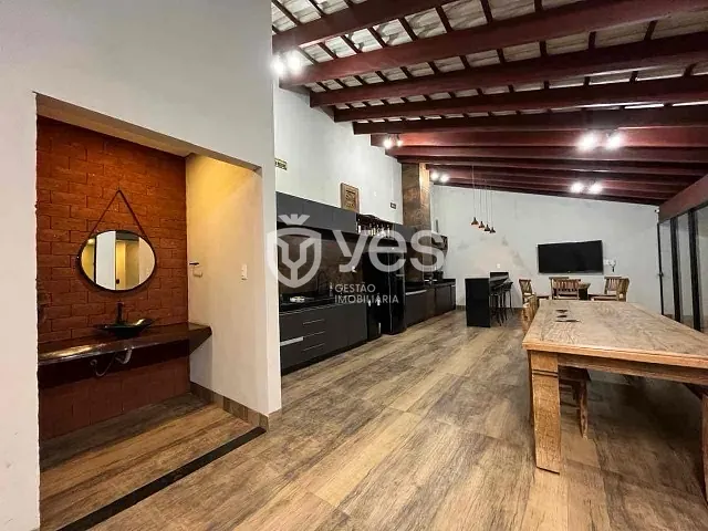 Casa com 450m² 3 quartos e 3 banheiros, à venda, no bairro Vila Silvéria em Araxá