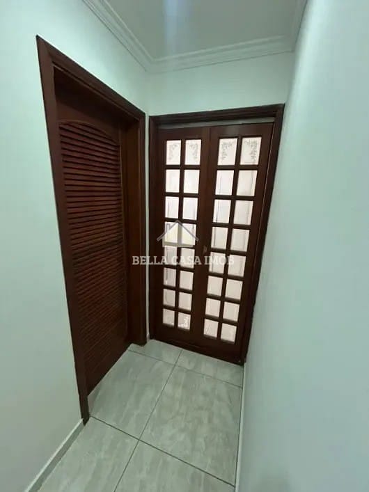 Casa à venda com 2 quartos, 122m² - Foto 2