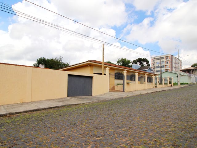 Casa com 298m² 3 quartos e 2 banheiros, à venda, no bairro Orfãs em Ponta Grossa