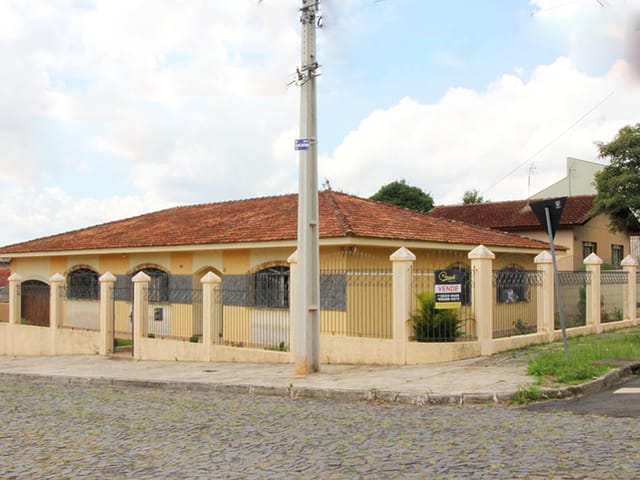 Casa com 298m² 3 quartos e 2 banheiros, à venda, no bairro Orfãs em Ponta Grossa