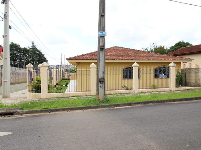 Casa com 298m² 3 quartos e 2 banheiros, à venda, no bairro Orfãs em Ponta Grossa