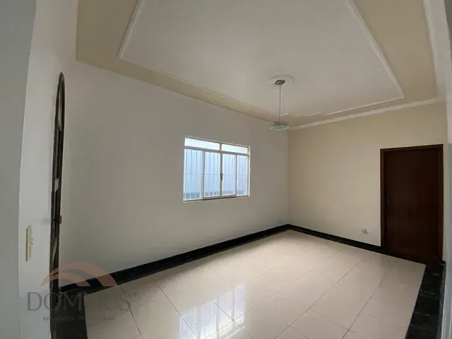 Casa com 342m² 4 quartos e 2 banheiros, à venda, no bairro Bom Retiro em Ipatinga
