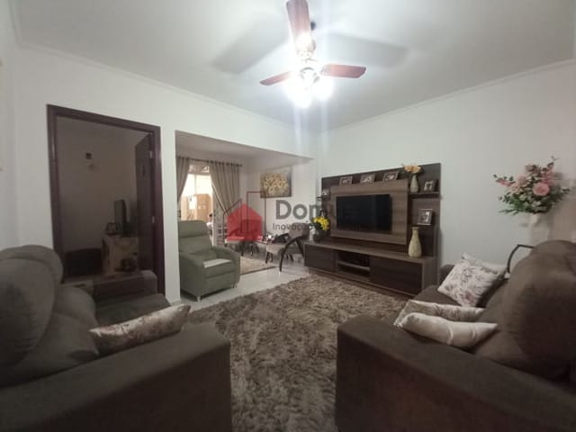 Casa com 250m², à venda, no bairro Parque Senhor do Bonfim em Taubaté